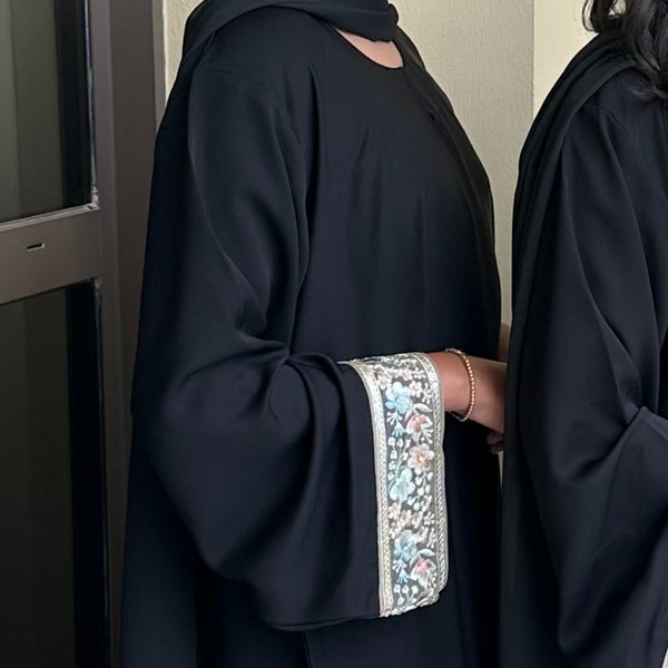 FLOWER BLOOM CLOSED ABAYA PASTEL