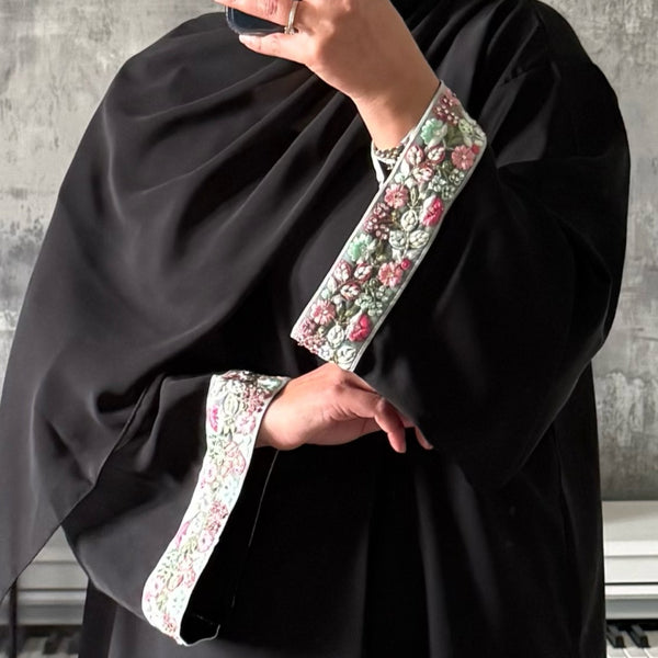 SAFAA CLOSED ABAYA WITH STONES AND GEMS - GREEN