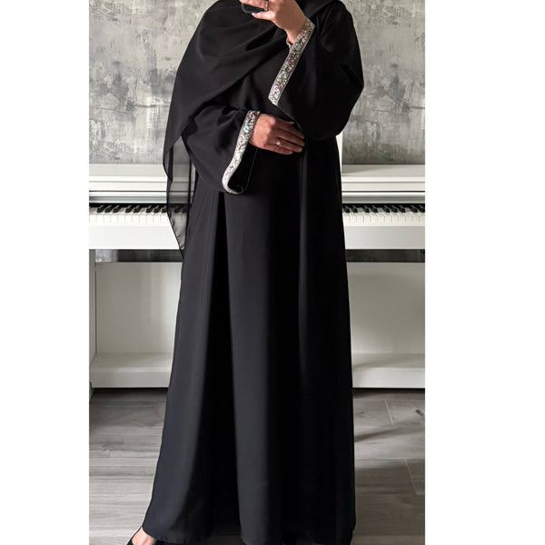 BLACK CLOSED ABAYA WITH STONES - LILAC