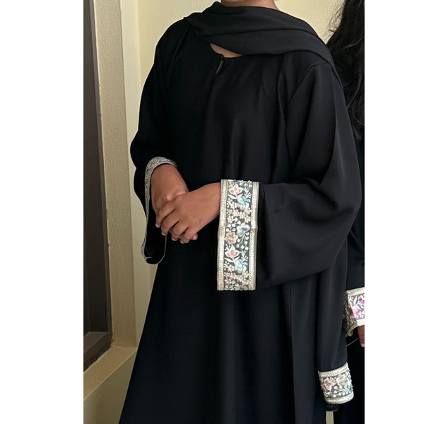 FLOWER BLOOM CLOSED ABAYA PASTEL