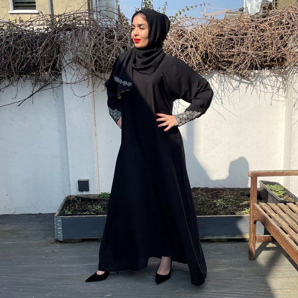 BLACK CLOSED SILVER CUFF SLEEVES ABAYA
