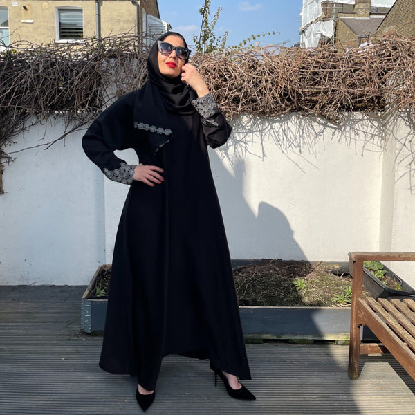 BLACK CLOSED SILVER CUFF SLEEVES ABAYA
