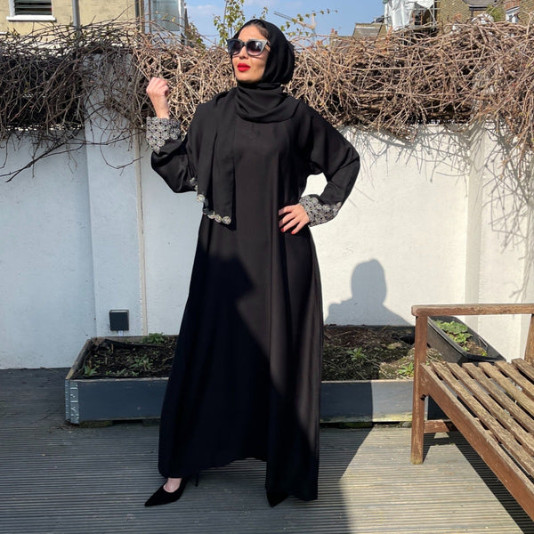 BLACK CLOSED SILVER CUFF SLEEVES ABAYA