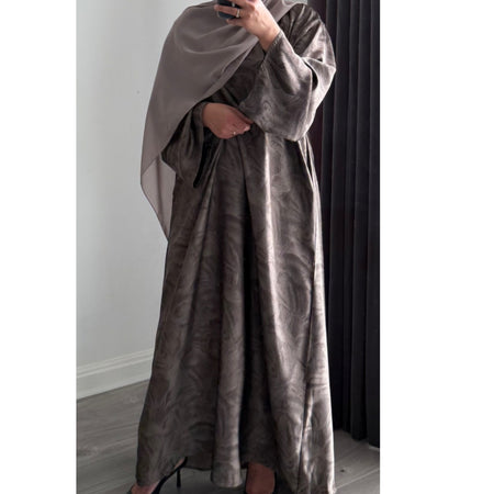 LIMITED EDITION 2 PIECE SET YUSRA 3.0 OPEN ABAYA WITH BUTTONS - BROWN