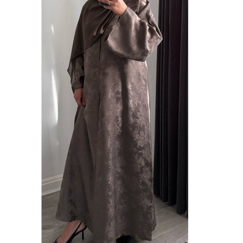 DEENA 2.0 JACQUARD OPEN ABAYA WITH BUTTONS STONE/BEIGE