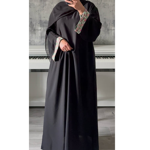 SAFAA CLOSED ABAYA WITH STONES AND GEMS - GREEN
