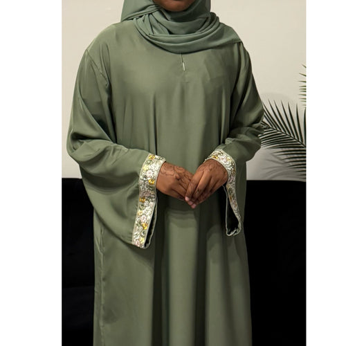 AIRAH CLOSED LACE ABAYA WITH POCKET GREEN