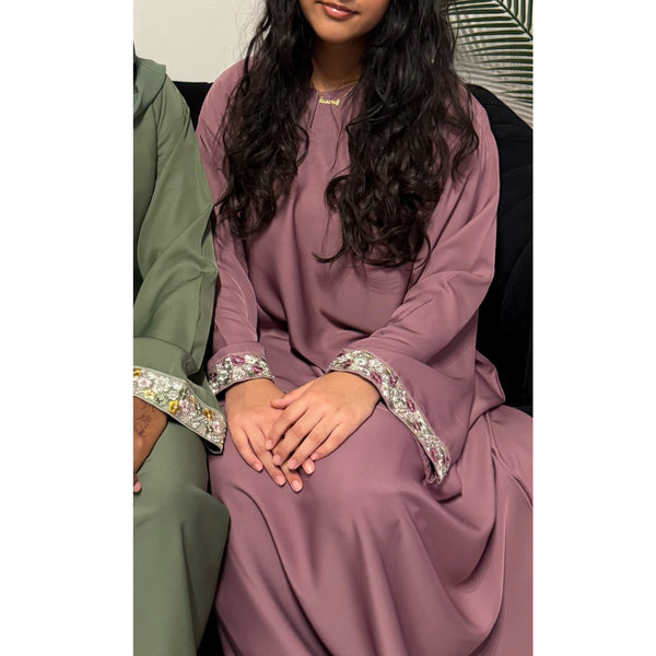 AIRAH CLOSED LACE ABAYA WITH POCKET DUSTY PINK