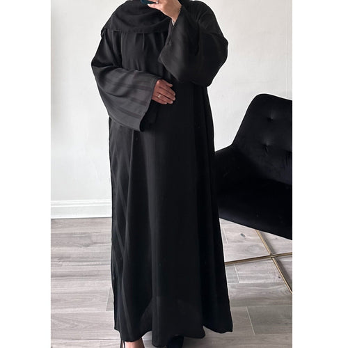 BLACK HAWA STRIPED ZOOM POCKET ABAYA